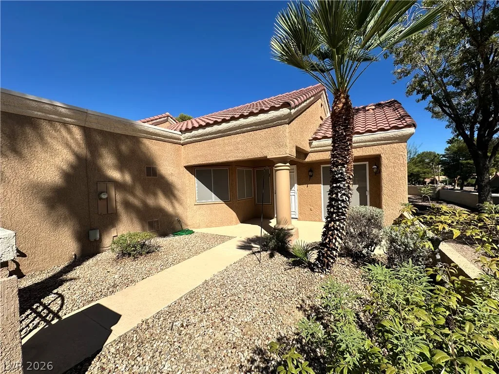 8700 Shorecliff Drive — photo 3 of 18