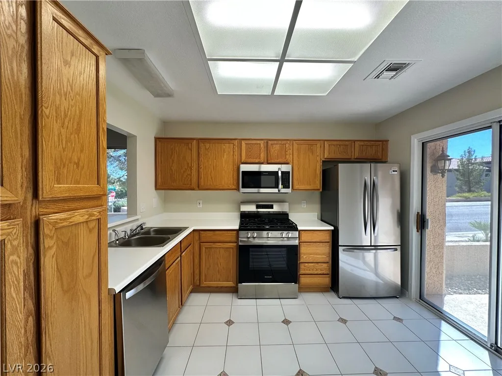 8700 Shorecliff Drive — photo 4 of 18
