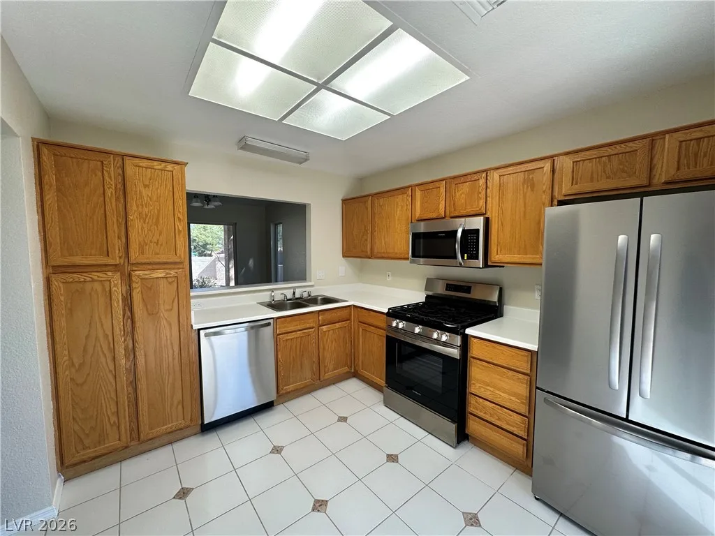 8700 Shorecliff Drive — photo 5 of 18