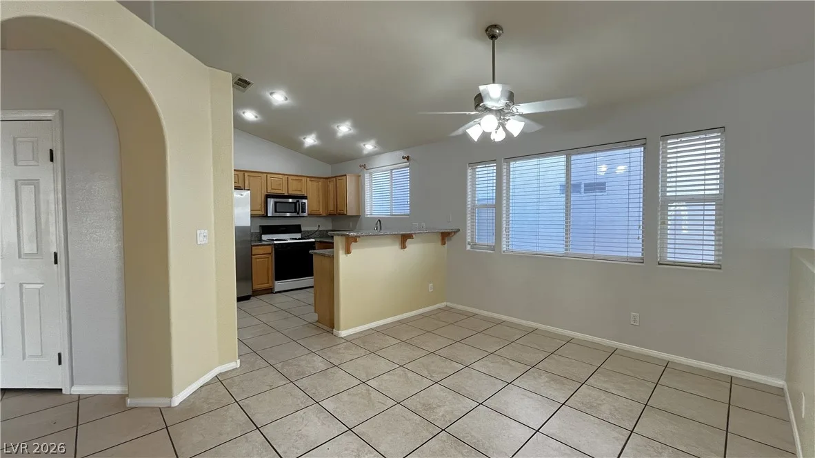 9059 IRON CROW Avenue — photo 4