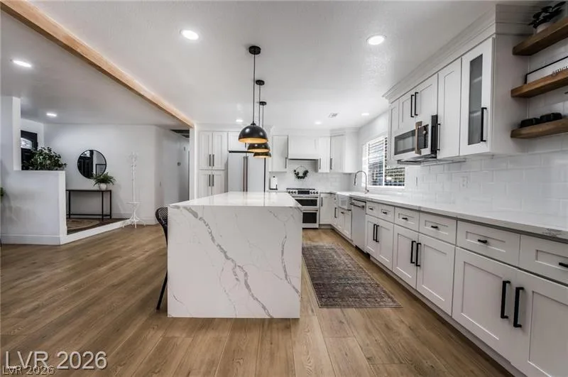 3021 Woods Drive — photo 1