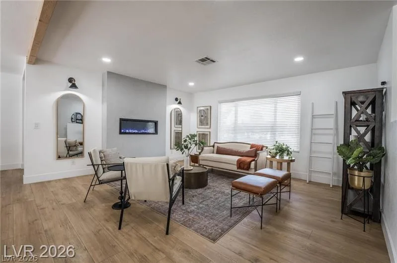 3021 Woods Drive — photo 2