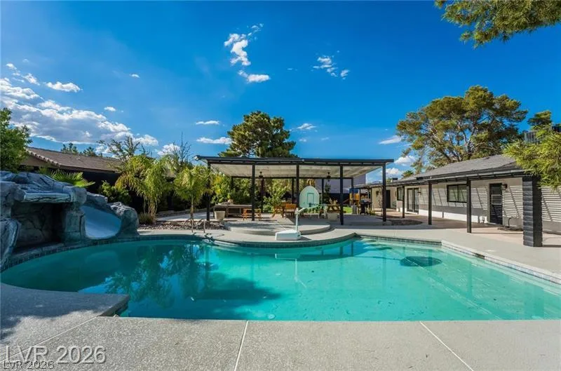 3021 Woods Drive — photo 3