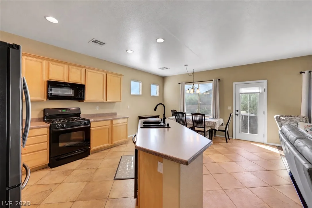 8029 Dancing Springs Street — photo 4