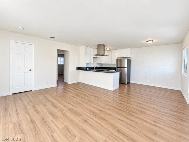 803 North Major Avenue 3 — photo 2