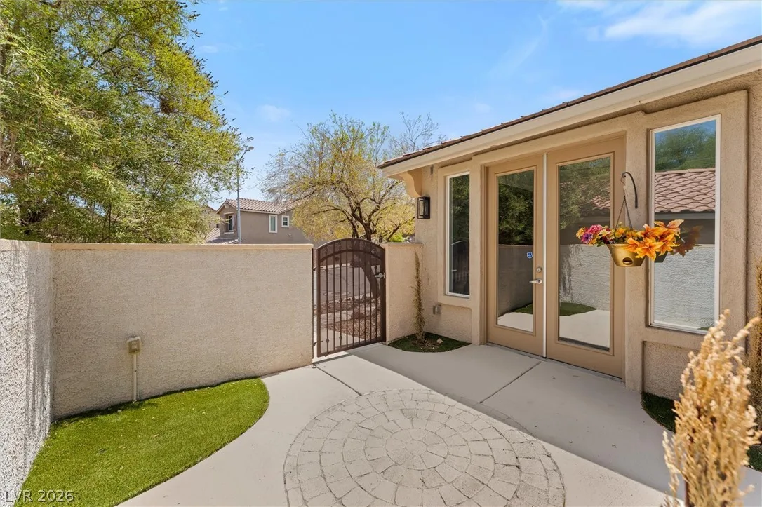 215 Sunset Shower Drive — photo 5