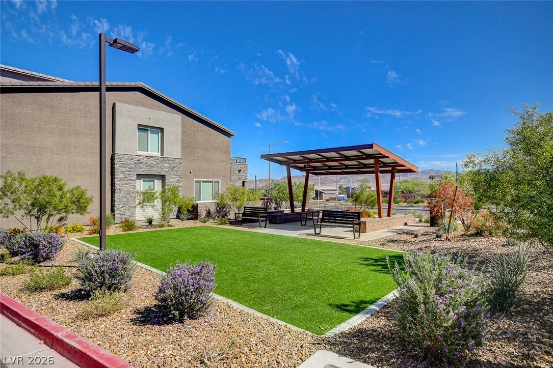 377 Powell Crest Drive — photo 2