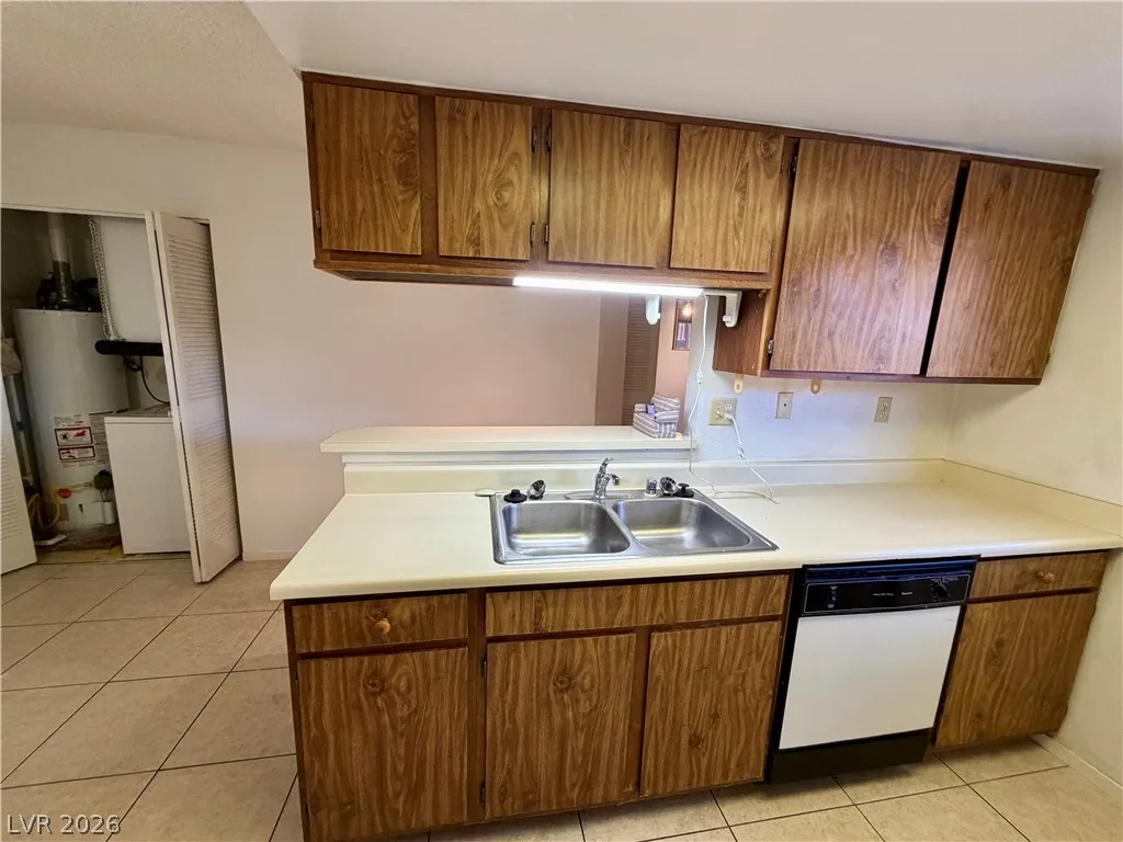 425 North Lamb Boulevard A — photo 5