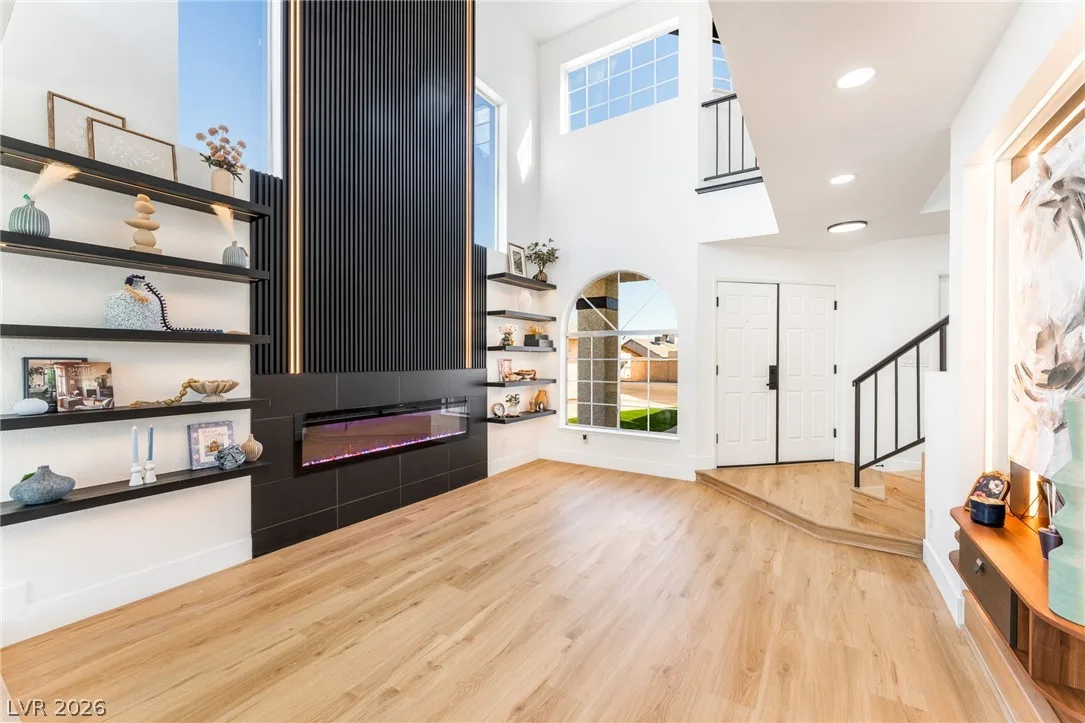 2396 Valley Drive — photo 2