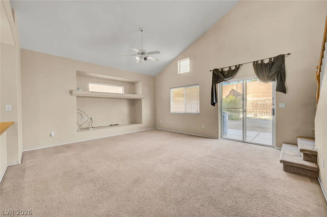 3802 Shimmering Creek Avenue — photo 2