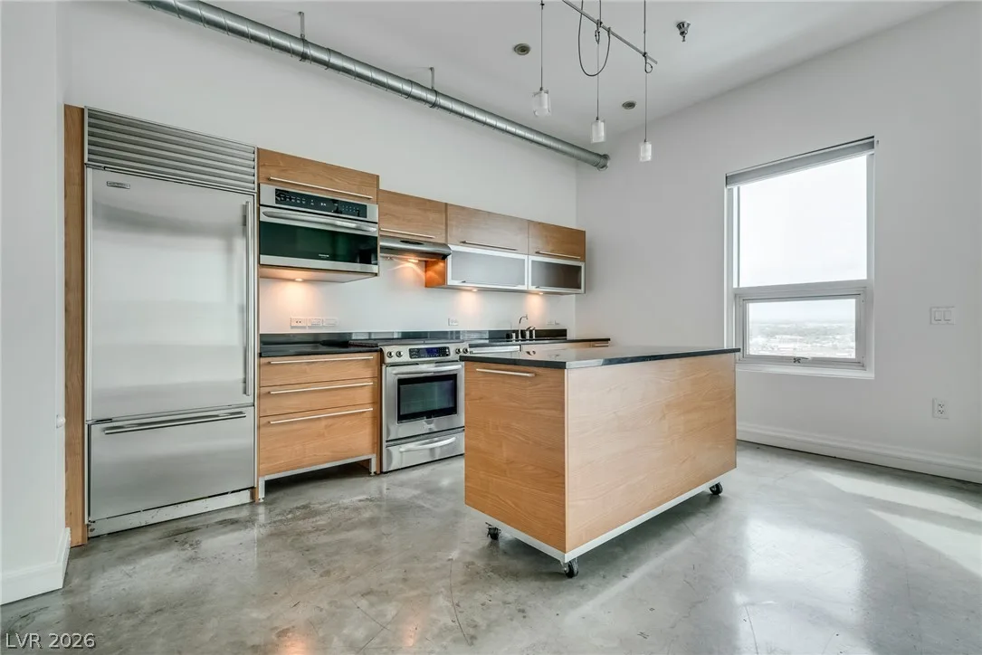 200 HOOVER Avenue 1802 — photo 1