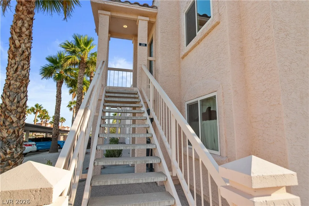 1928 Las Palmas Lane 228 — photo 4