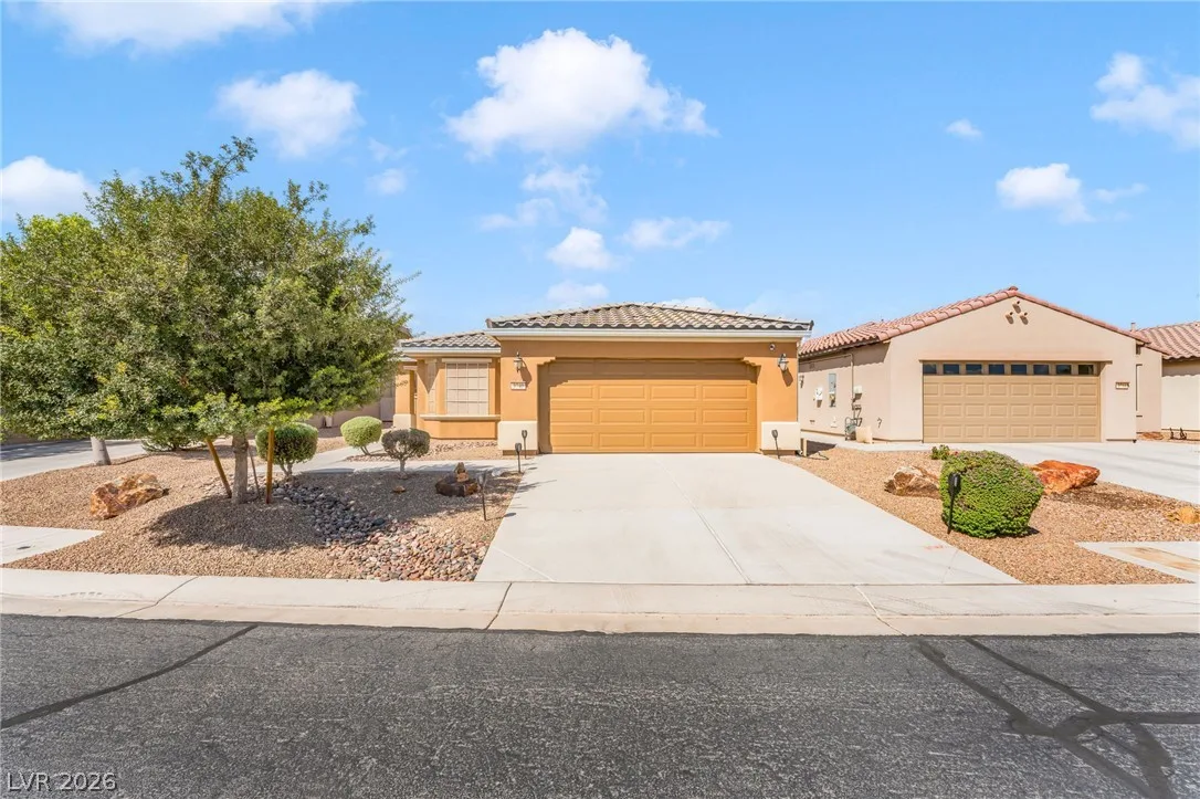 3740 Rocklin Peak Avenue — photo 1