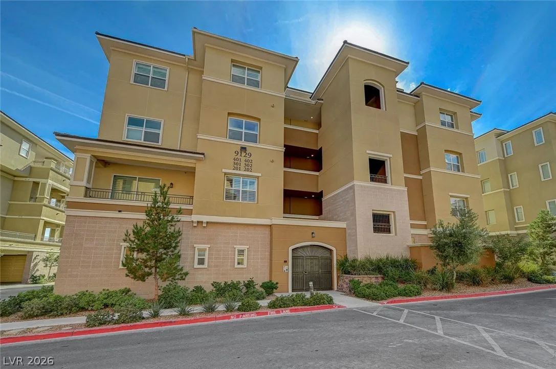 9129 Las Manaitas Avenue 302 — photo 1