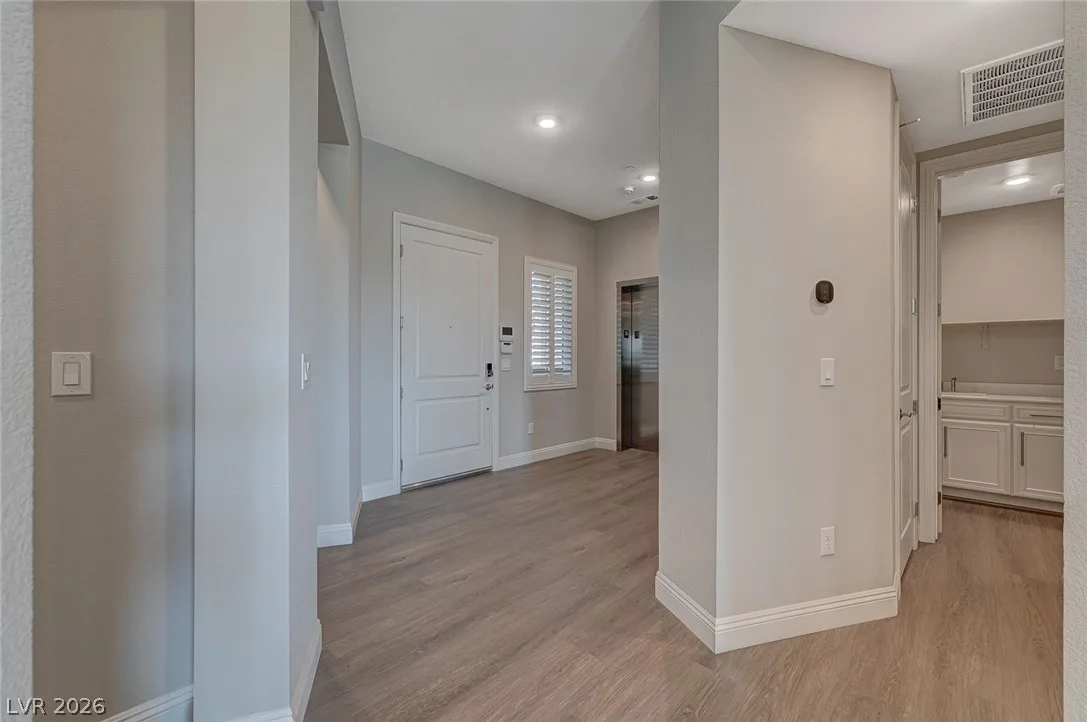 9129 Las Manaitas Avenue 302 — photo 4