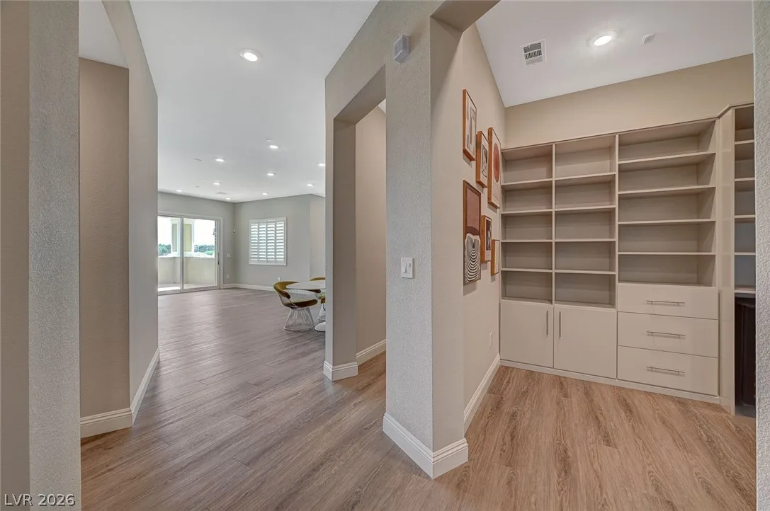9129 Las Manaitas Avenue 302 — photo 5