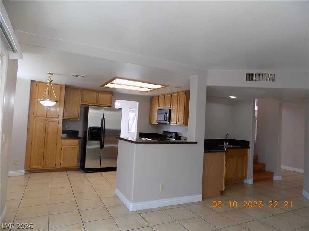 7421 Winterpine Avenue — photo 1