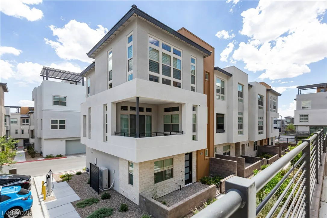 647 Spotted Falcon Street — photo 1