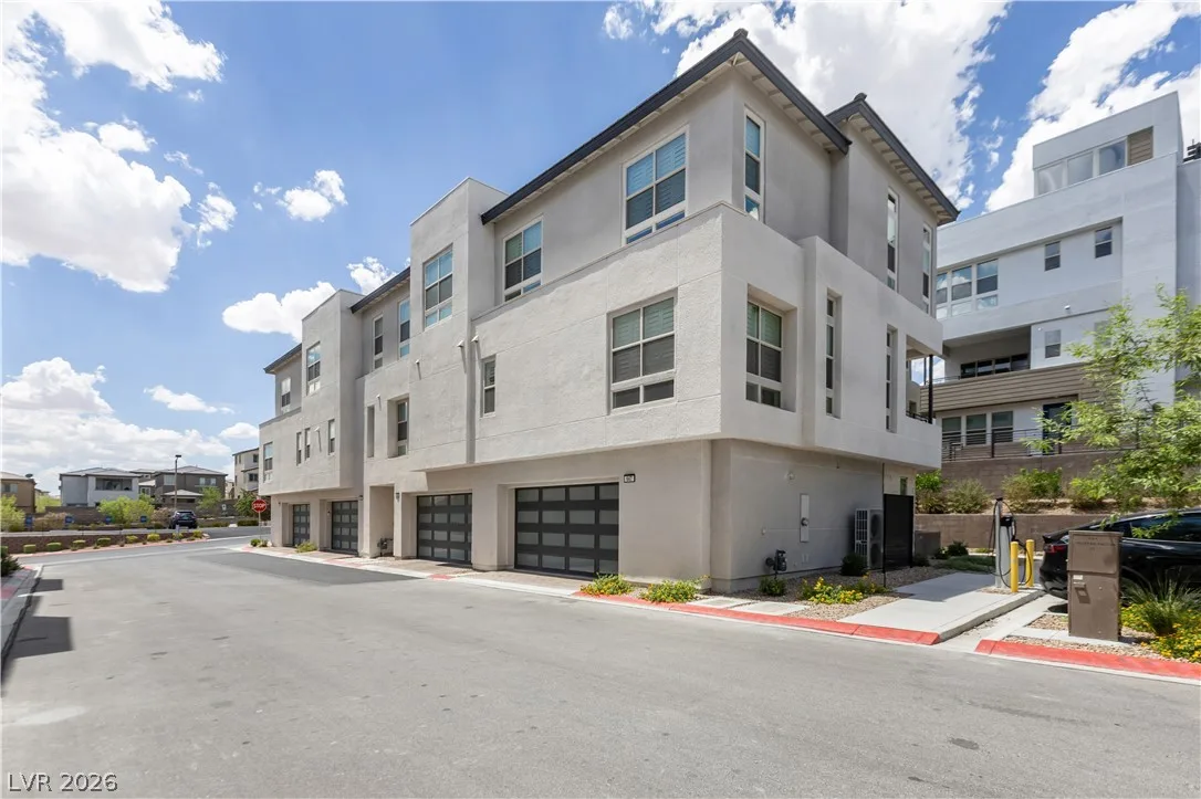 647 Spotted Falcon Street — photo 2