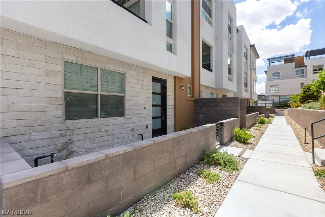 647 Spotted Falcon Street — photo 4