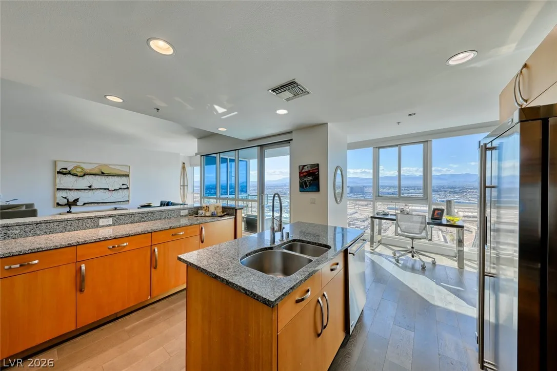 4525 Dean Martin Drive 2806 — photo 4