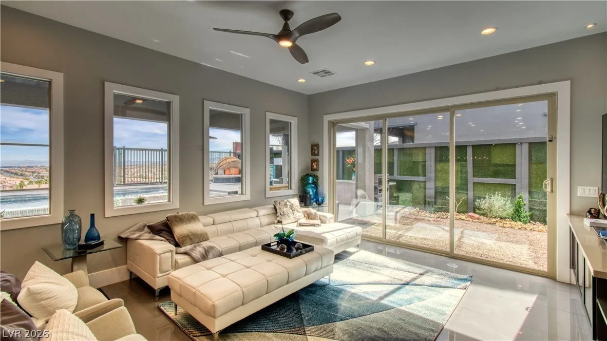 6480 Farness Street — photo 3