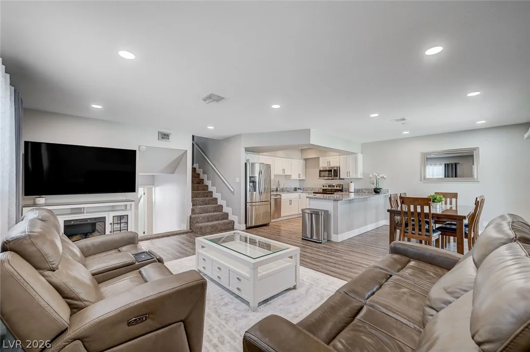 4966 Lana Drive — photo 2