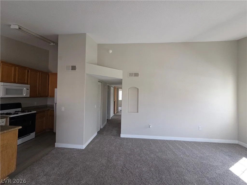 3318 North Decatur Boulevard 2041 — photo 5