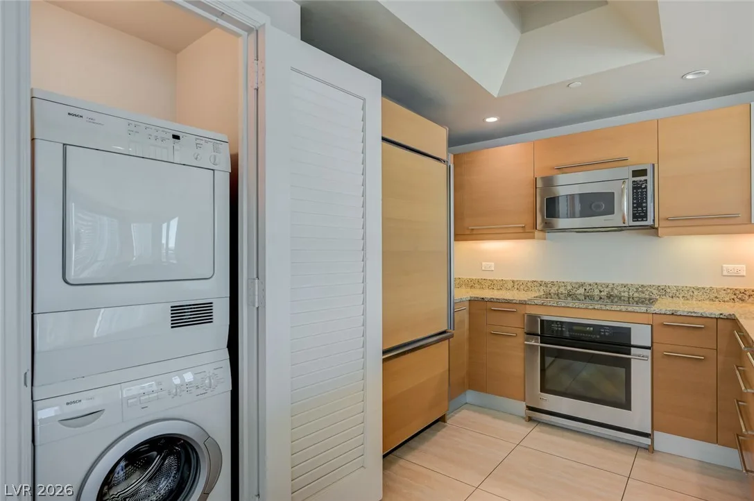222 Karen Avenue 1602 — photo 4
