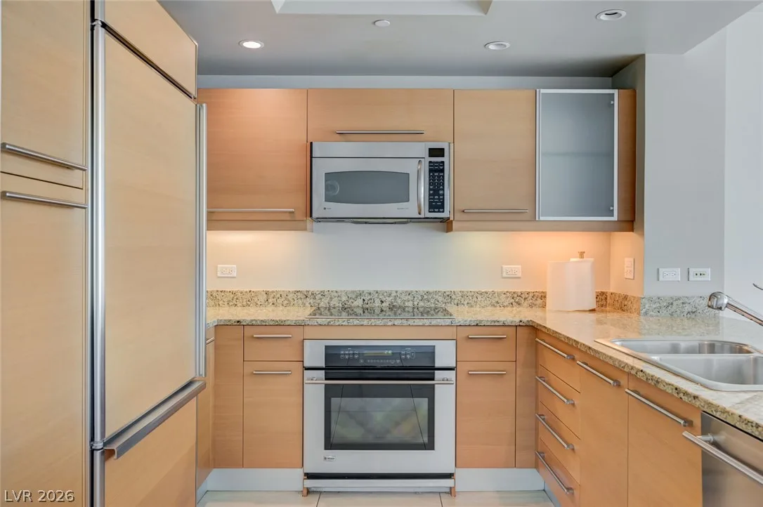 222 Karen Avenue 1602 — photo 5