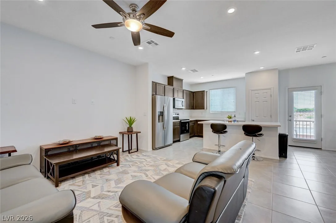 6515 Taffrail Avenue — photo 1
