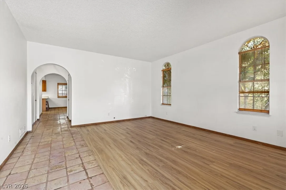 7220 Richmond Heights Drive — photo 3
