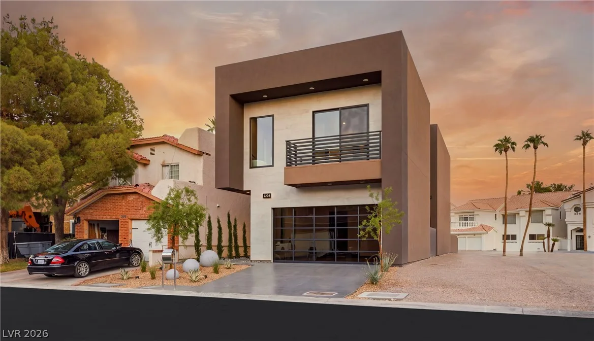 2824 Queens Courtyard Drive — photo 3