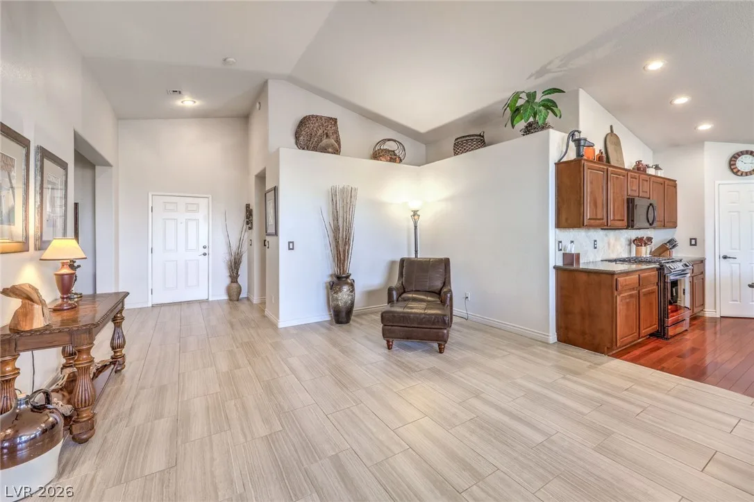 2131 Mountain Glow Avenue — photo 3