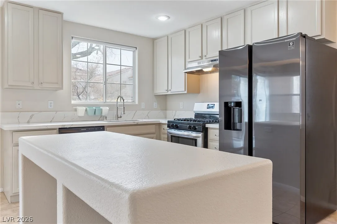 3211 Sunrise Cove Avenue — photo 5