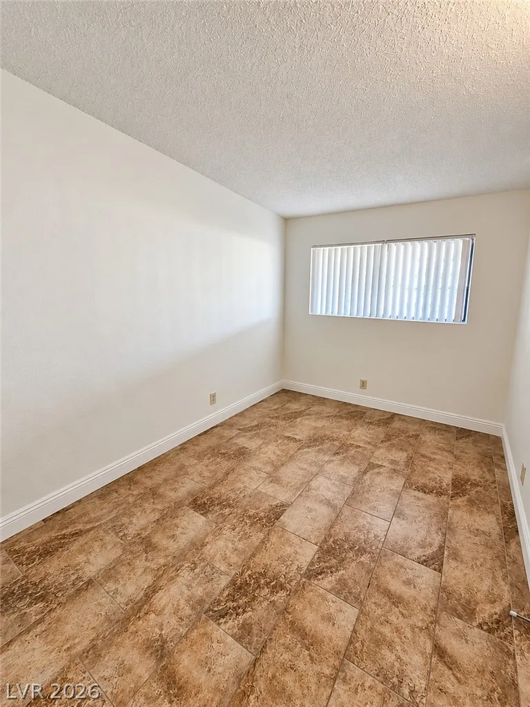 4404 Avondale Avenue — photo 5