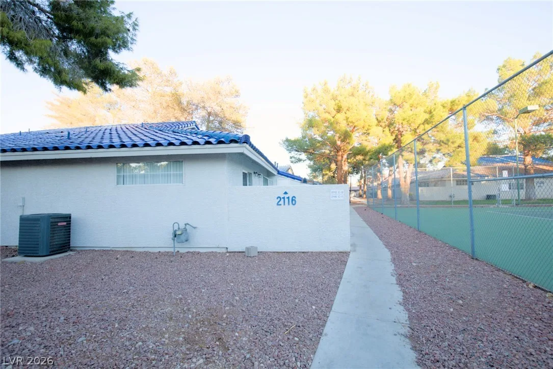 2112 Willowbury Drive C — photo 1