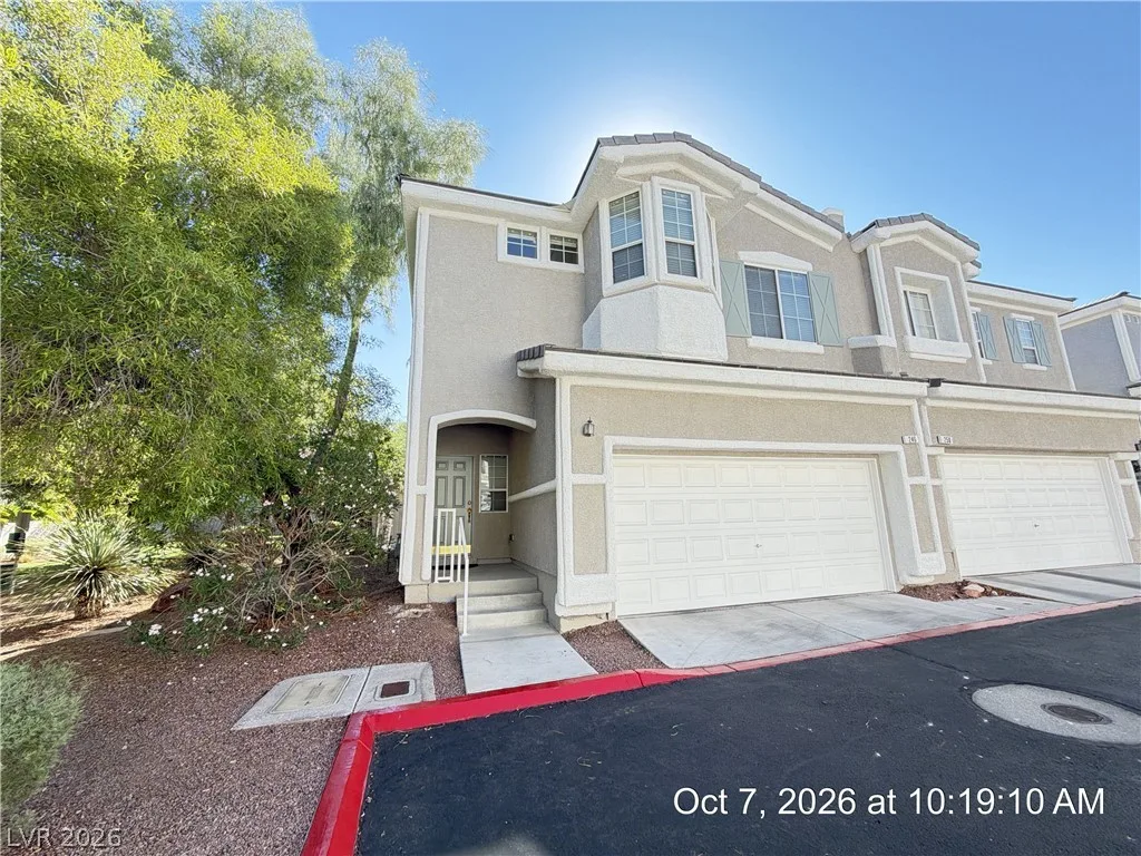 246 Queens Court — photo 1