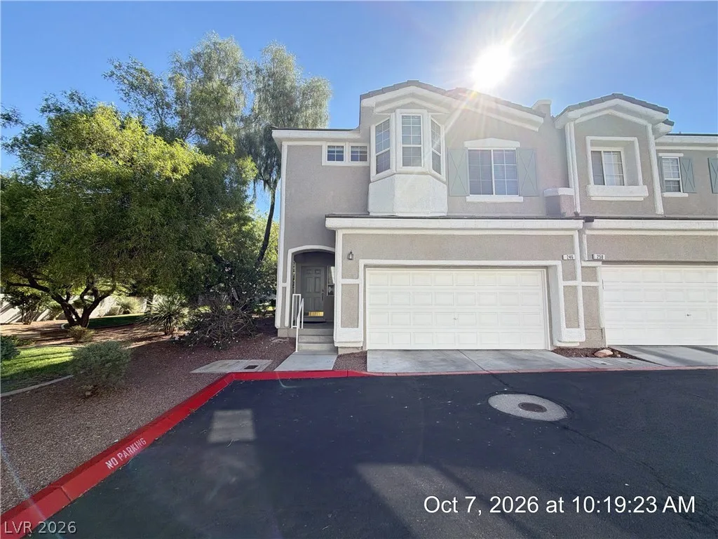 246 Queens Court — photo 3