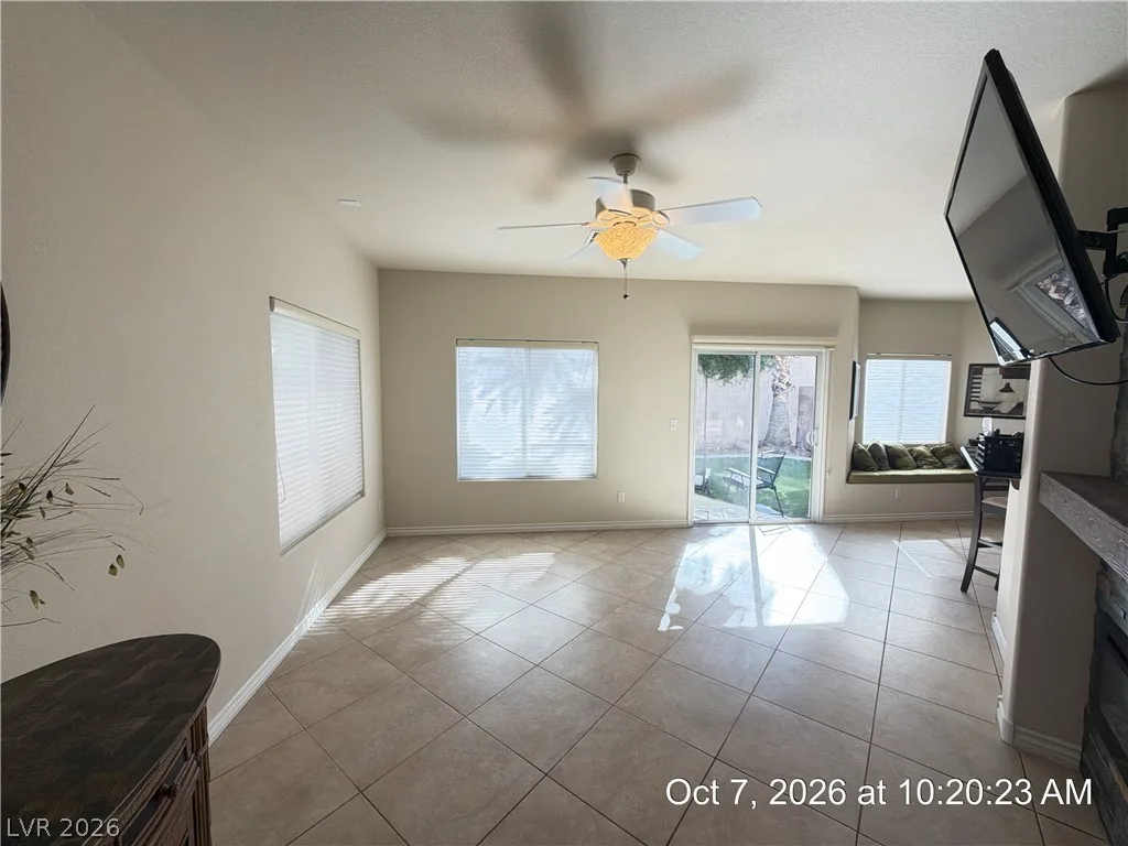 246 Queens Court — photo 4
