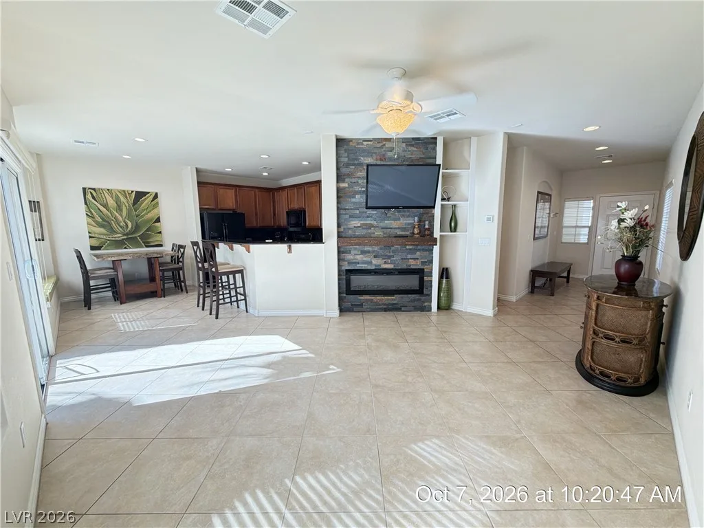 246 Queens Court — photo 5
