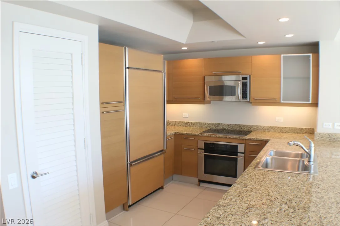 222 KAREN Avenue 2702 — photo 3