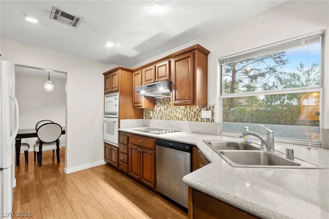 1821 Derbyshire Drive — photo 4