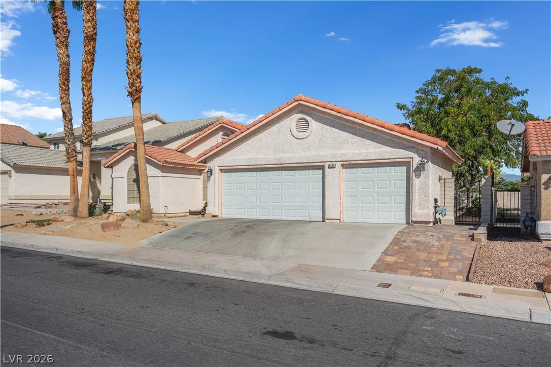 6576 Goldencreek Way — photo 3