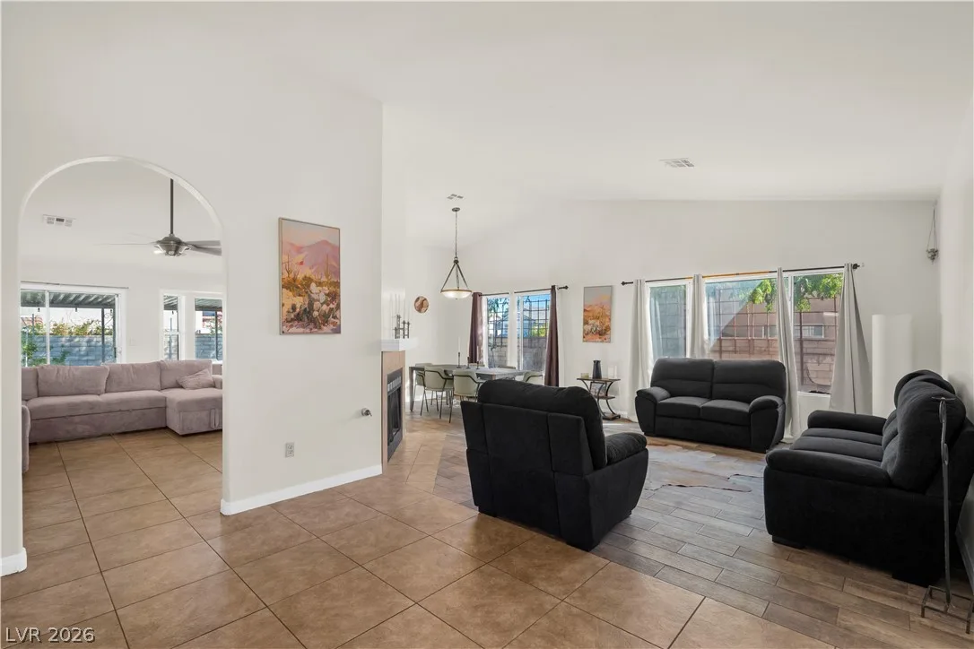 6576 Goldencreek Way — photo 4