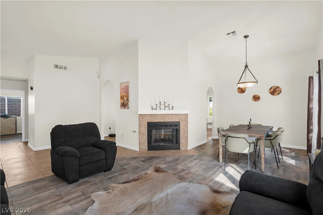 6576 Goldencreek Way — photo 5