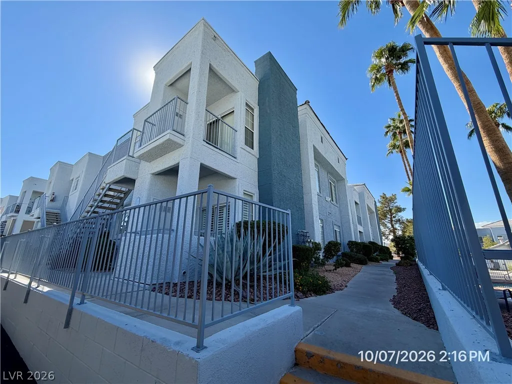 2201 Ramsgate Drive 724 — photo 1