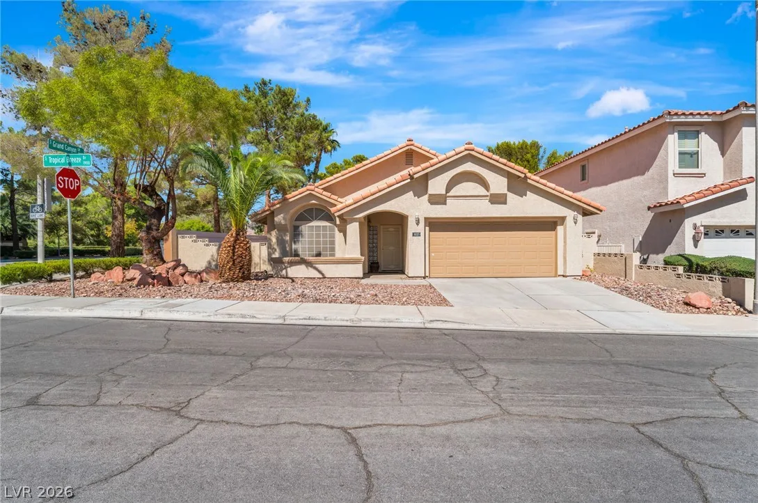 1937 Tropical Breeze Drive — photo 2