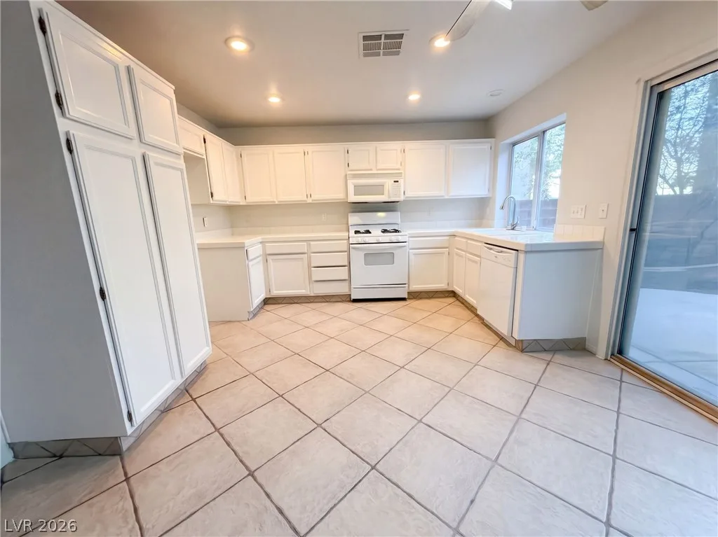 1008 Windhook Street — photo 2