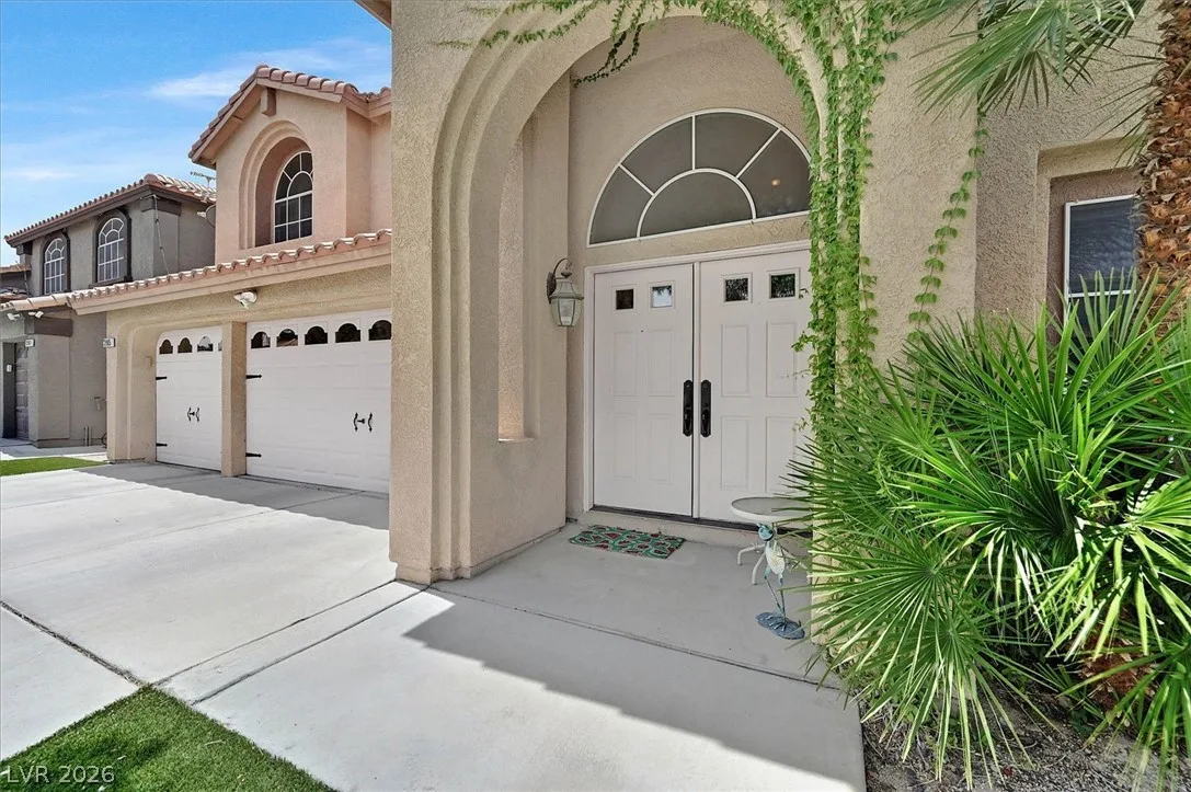 3905 Larkcrest Street — photo 1